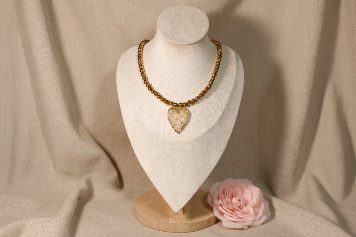 Collier perles dorées avec pendentif cœur transparent avec perles blanches - Rêve de Rose