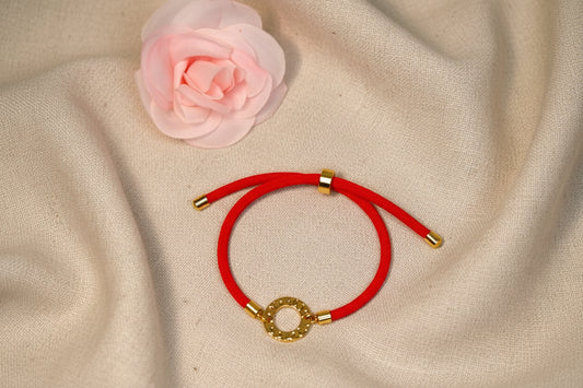 Bracelet cordon rouge avec cercle doré martelé - Rêve de Rose