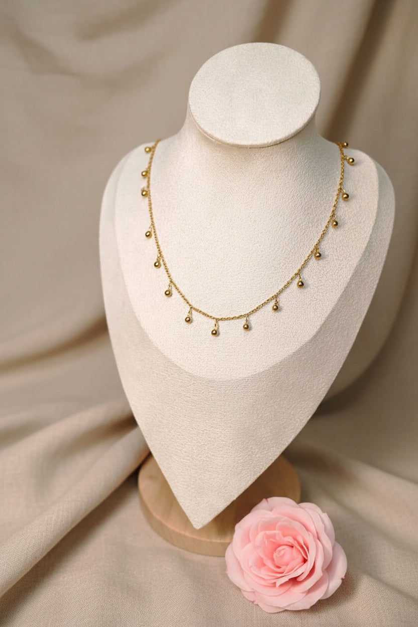 Collier chaîne fine dorée avec petites perles dorées pendantes - Rêve de Rose