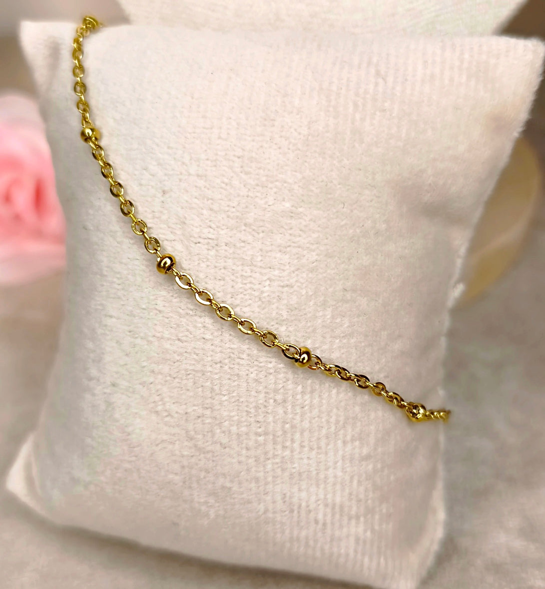 Bracelet Chaîne Fine Torsadée Petites Perles Dorées Personnalisable - Rêve de Rose