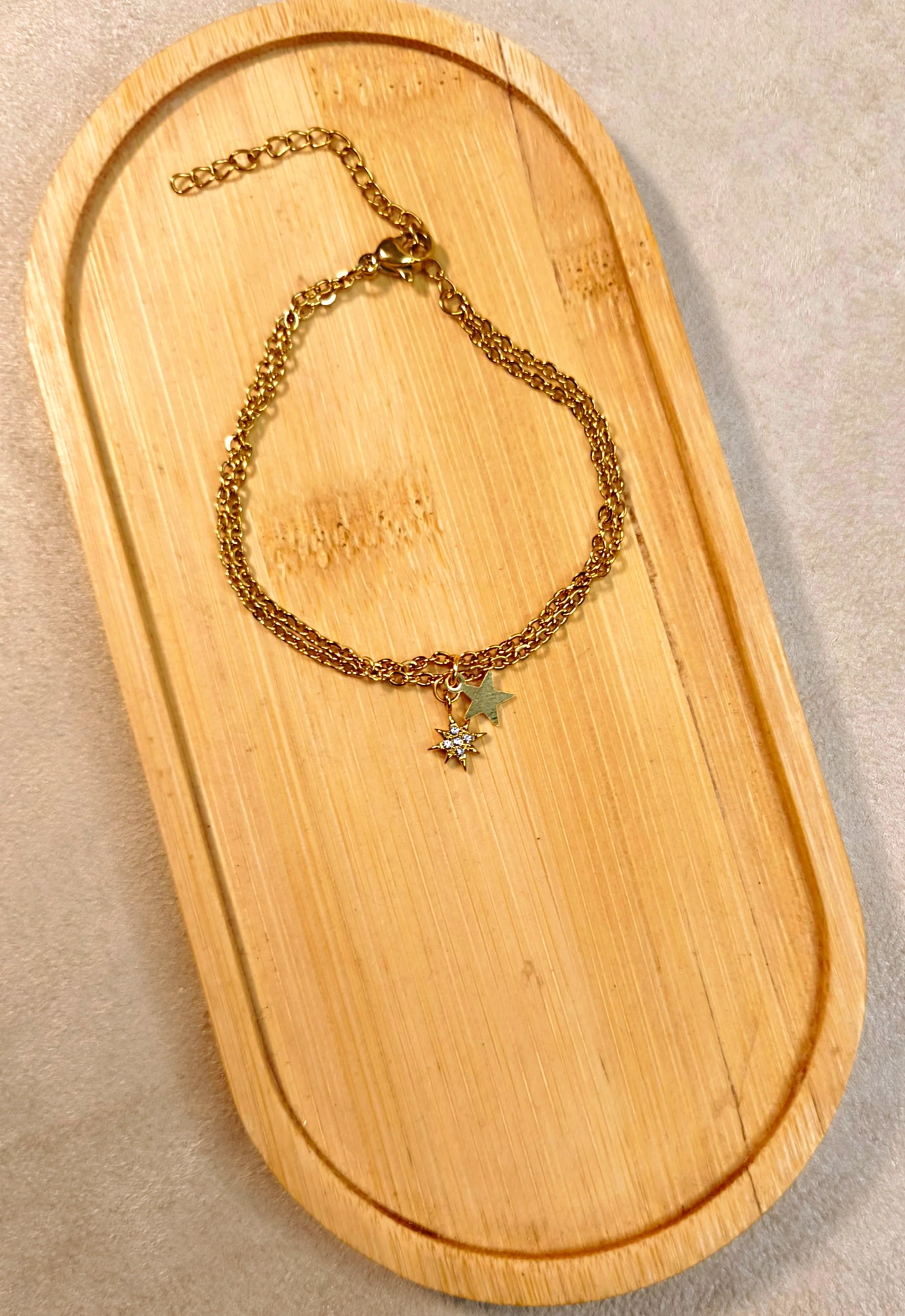 Bracelet double chaîne doré avec une  petite étoile scintillante et une petite étoile dorée - Rêve de Rose