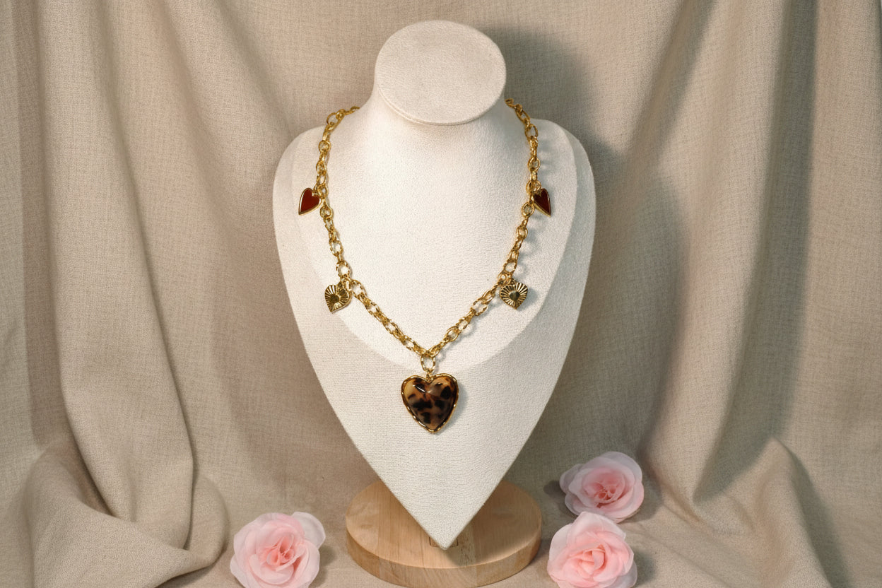 Collier grosse chaîne dorée avec 5 pendentifs cœurs dont un gros au motif léopard - Rêve de Rose
