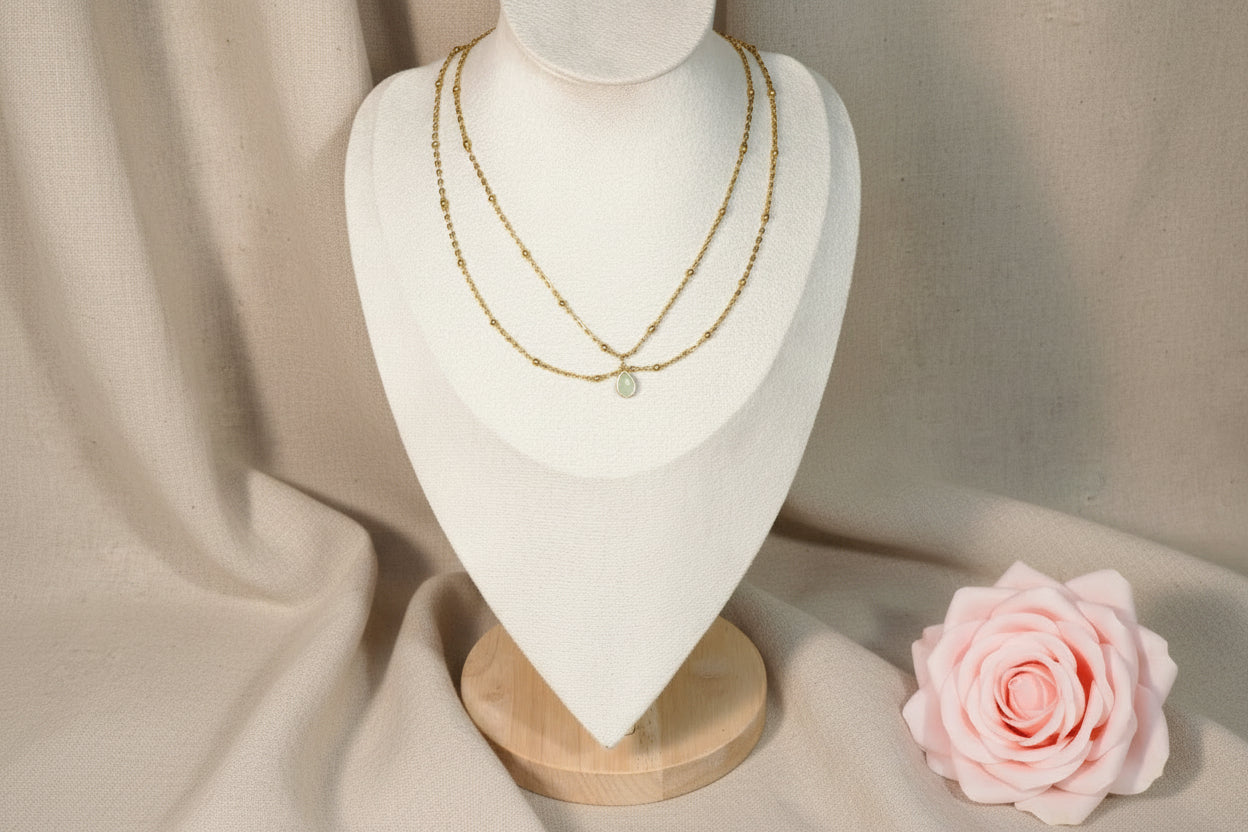 Collier double chaîne dorée avec pendentif pierre verte pastel au centre - Rêve de Rose