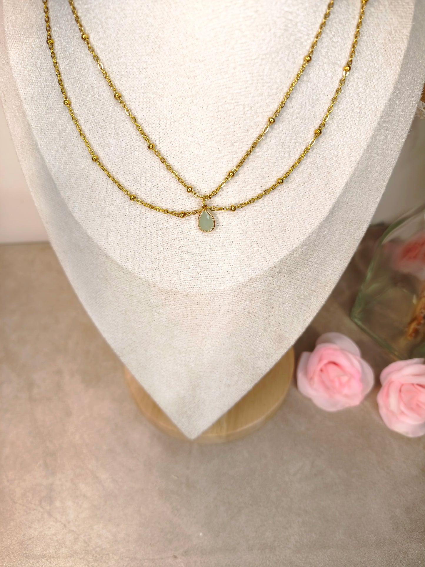 Collier double chaîne dorée avec pendentif pierre verte pastel au centre - Rêve de Rose