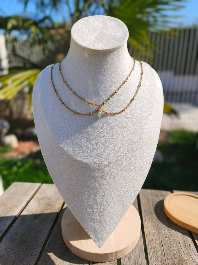 Collier double chaîne dorée avec pendentif pierre verte pastel au centre - Rêve de Rose