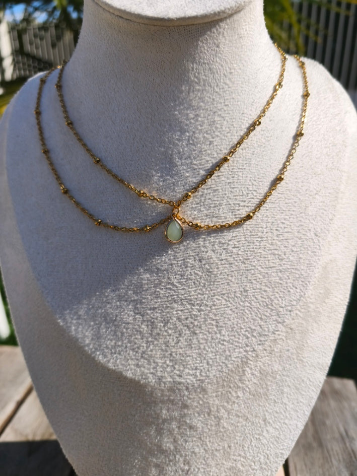 Collier double chaîne dorée avec pendentif pierre verte pastel au centre - Rêve de Rose