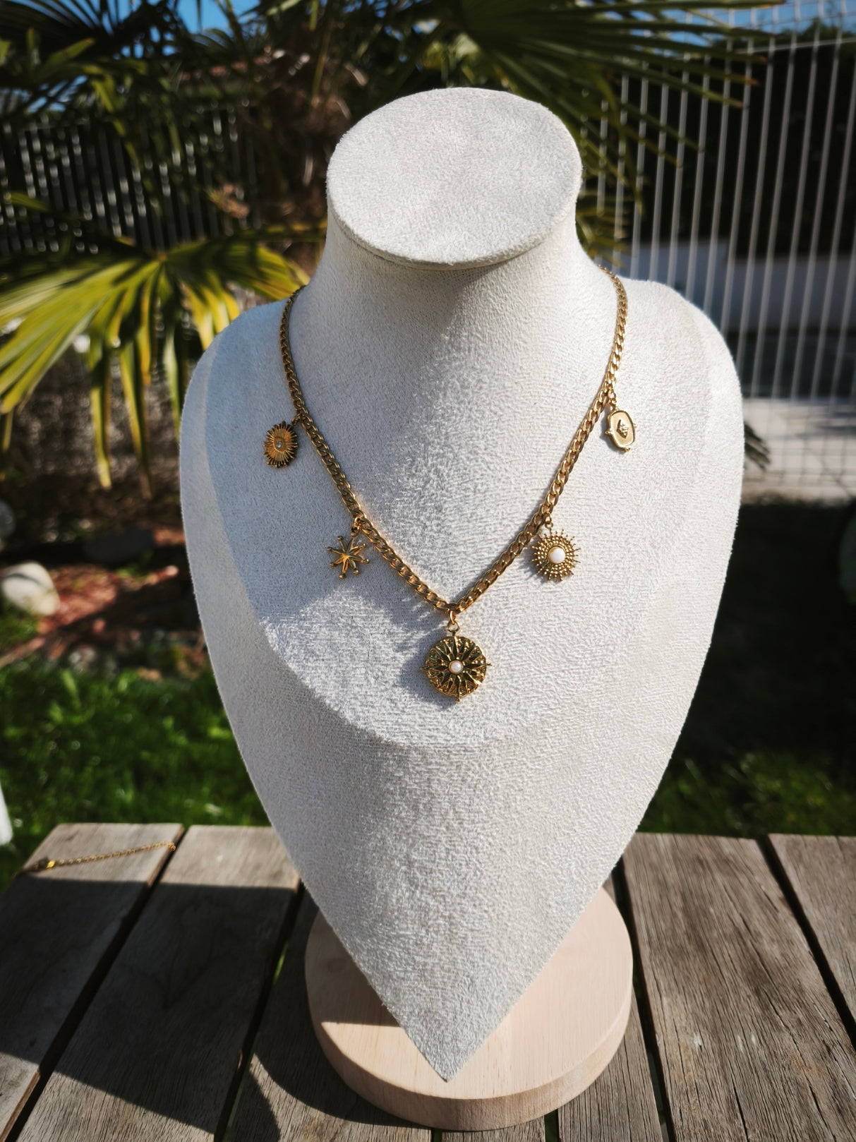 Collier chaîne doré avec 5 pendentifs dorés délicats - Rêve de Rose