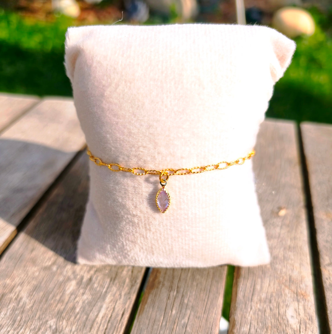 Bracelet fin avec petite pierre losange scintillante mauve - Rêve de Rose