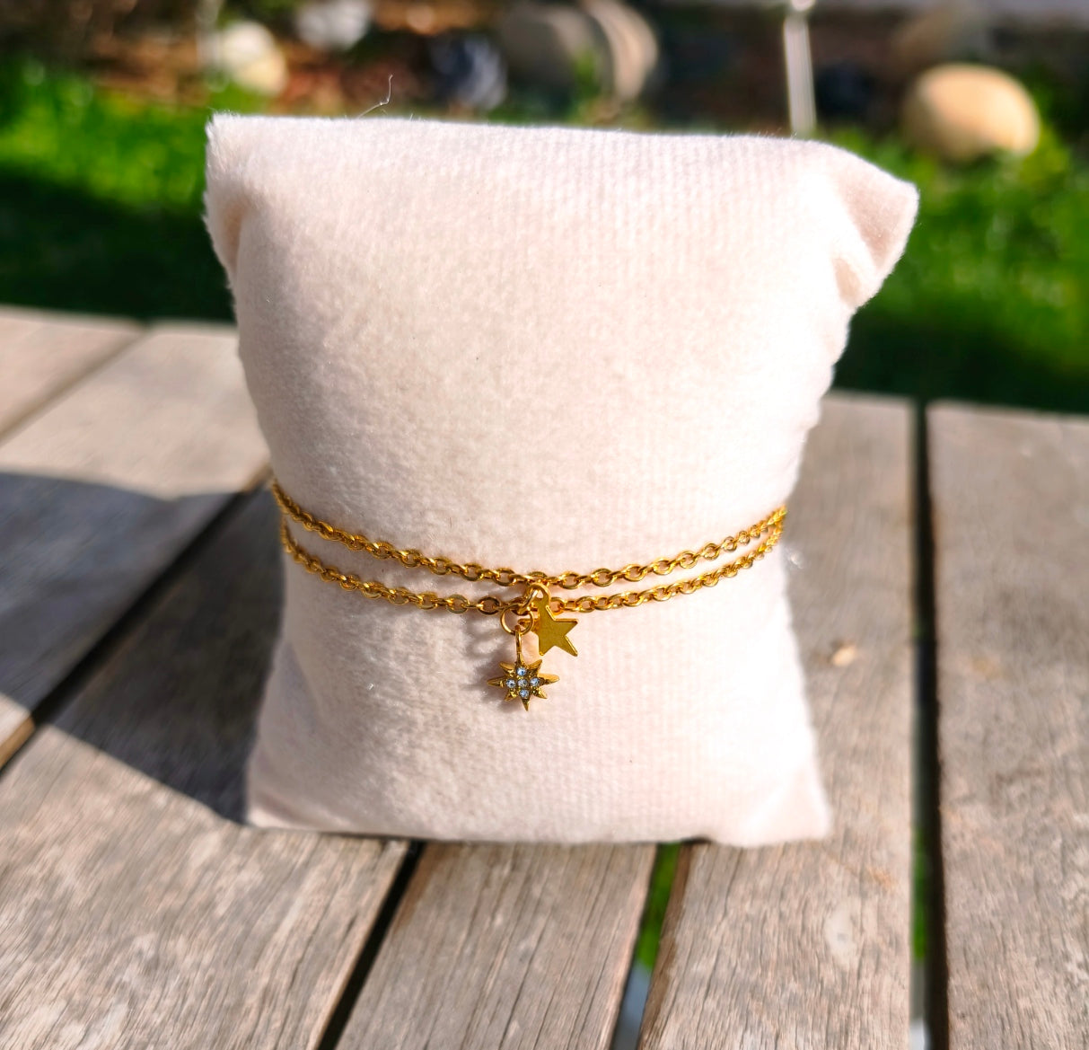 Bracelet double chaîne doré avec une  petite étoile scintillante et une petite étoile dorée - Rêve de Rose