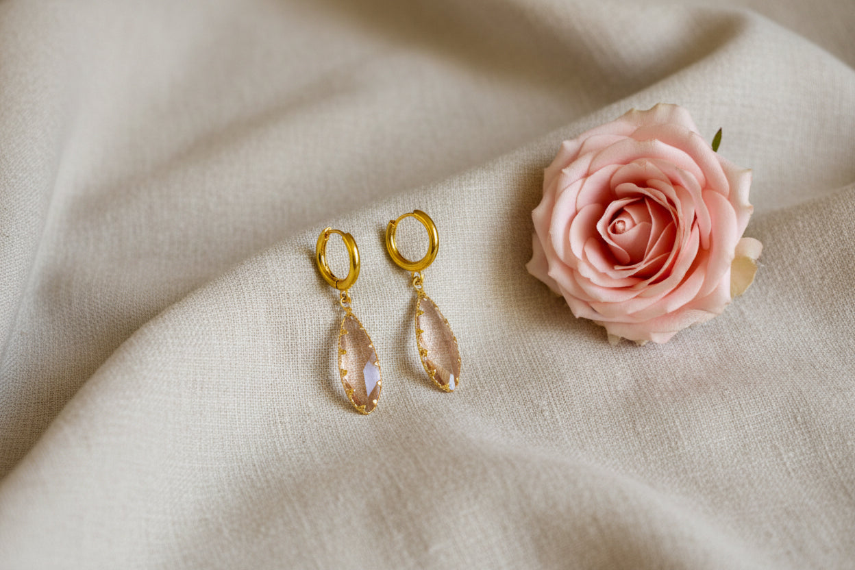 Boucles d'oreilles anneau doré avec grosse goutte en pierre scintillante rose - Rêve e Rose