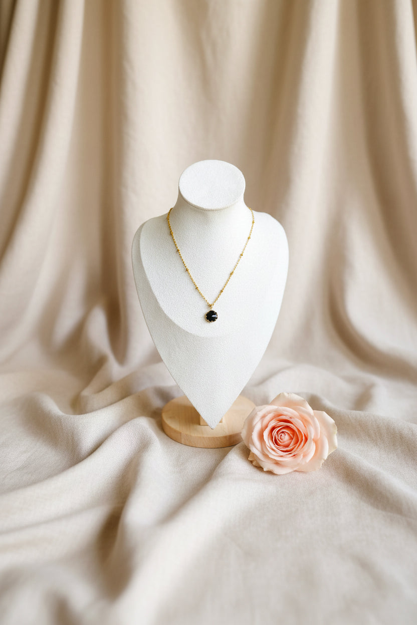 Collier acier inoxydable doré avec pendentif pierre ronde noire - Rêve de Rose