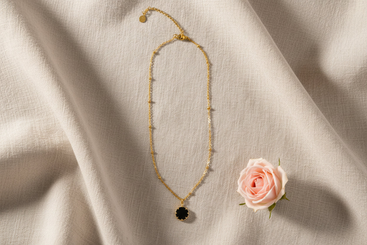Collier acier inoxydable doré avec pendentif pierre ronde noire - Rêve de Rose