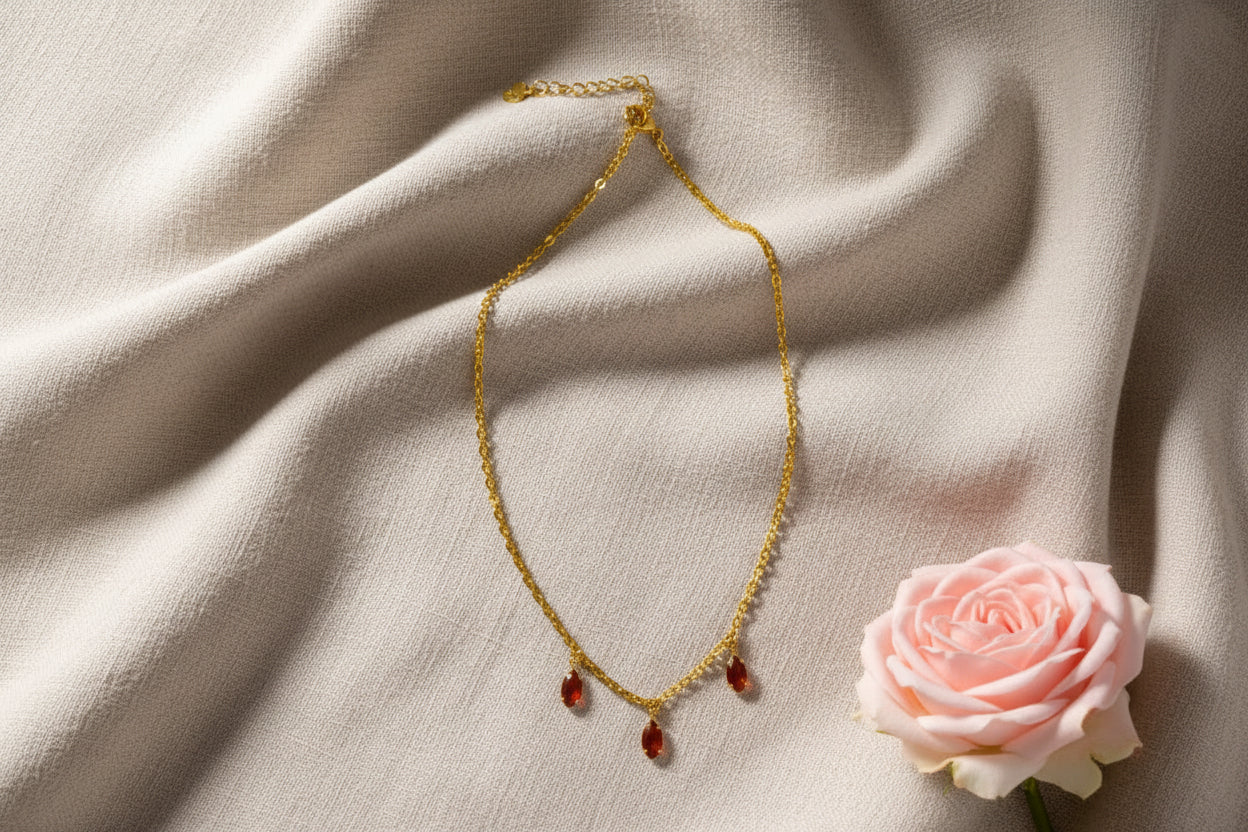 Collier chaîne courte et fine avec 3 petites pierres larmes marron orangé - Rêve de Rose 