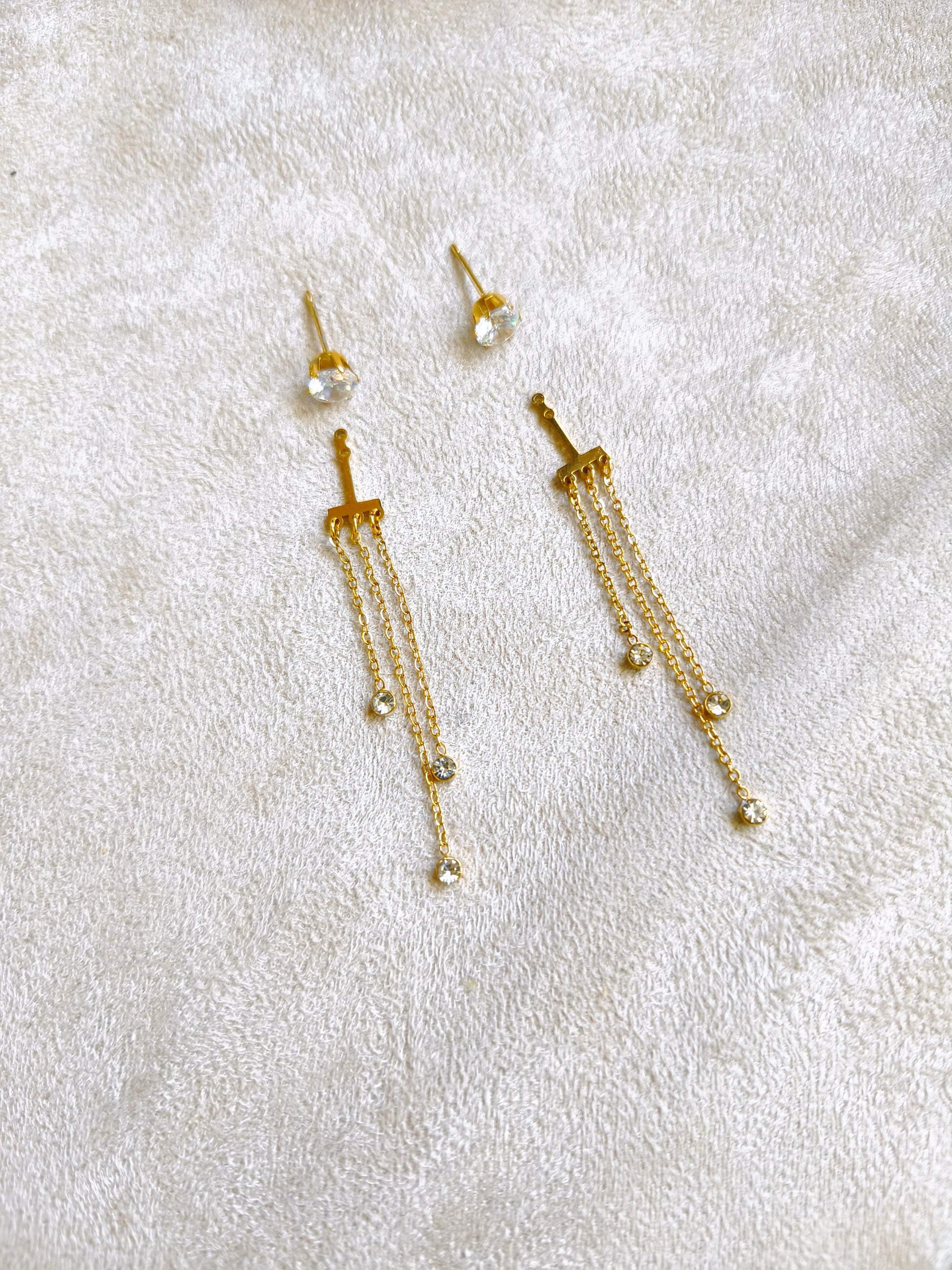 Boucles d'oreilles pendantes avec strass et chaînes fines - Rêve de Rose