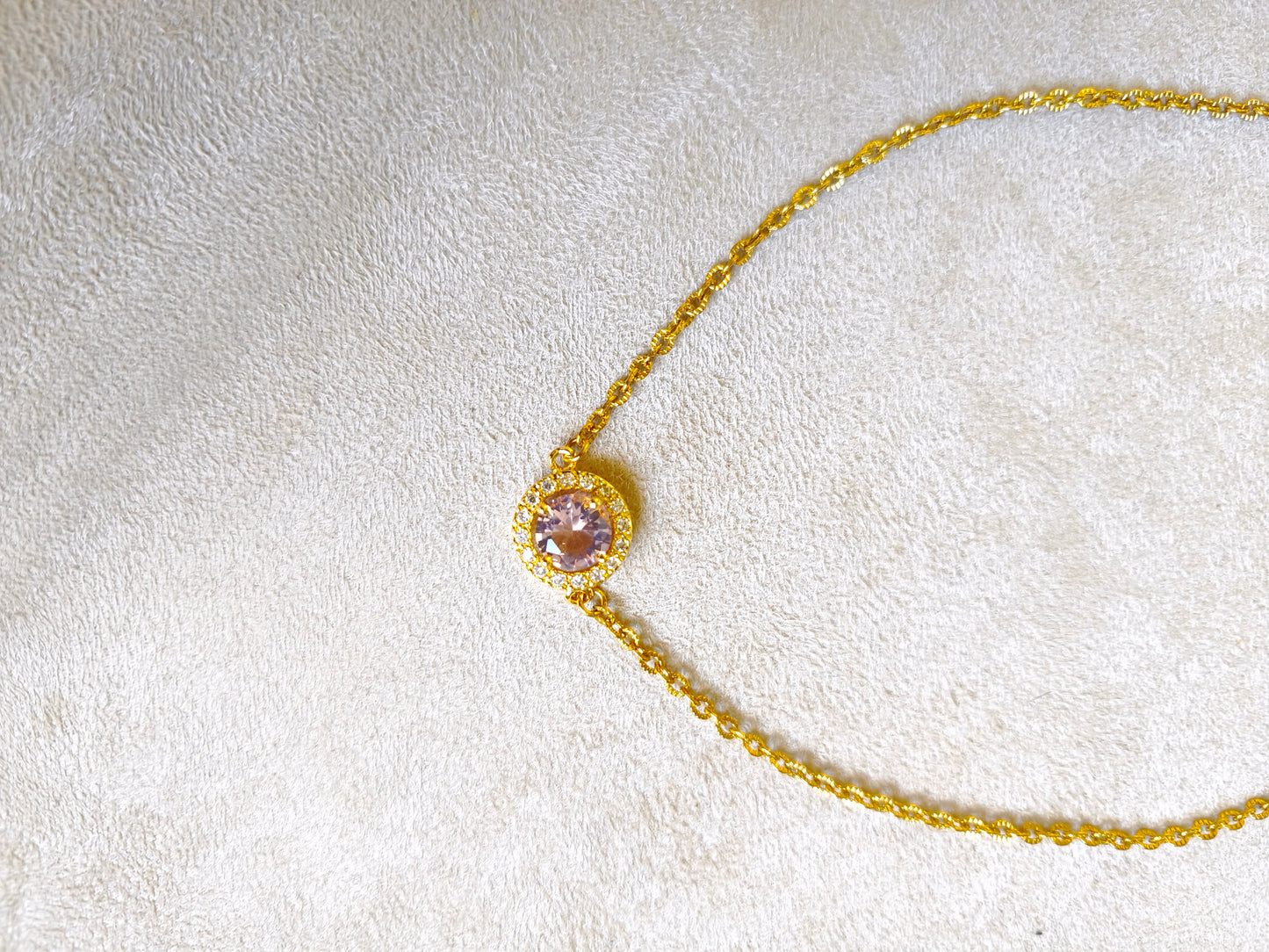 Détails Collier chaîne fine avec pierre scintillante rose et strass - Rêve de Rose