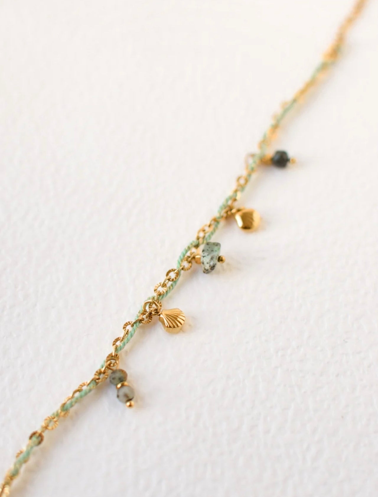 Détails bracelet doré pierres naturelles et perles de verre acier inoxydable chainette réglable – Rêve de Rose