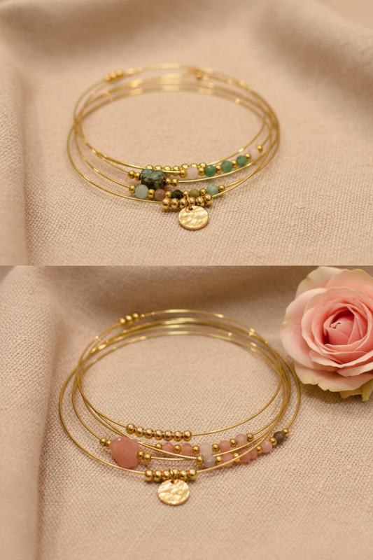 Set de 5 bracelets joncs rigides en acier inoxydable doré avec perles dorées et breloque médaille, version turquoise africaine et version pierre de soleil rosée