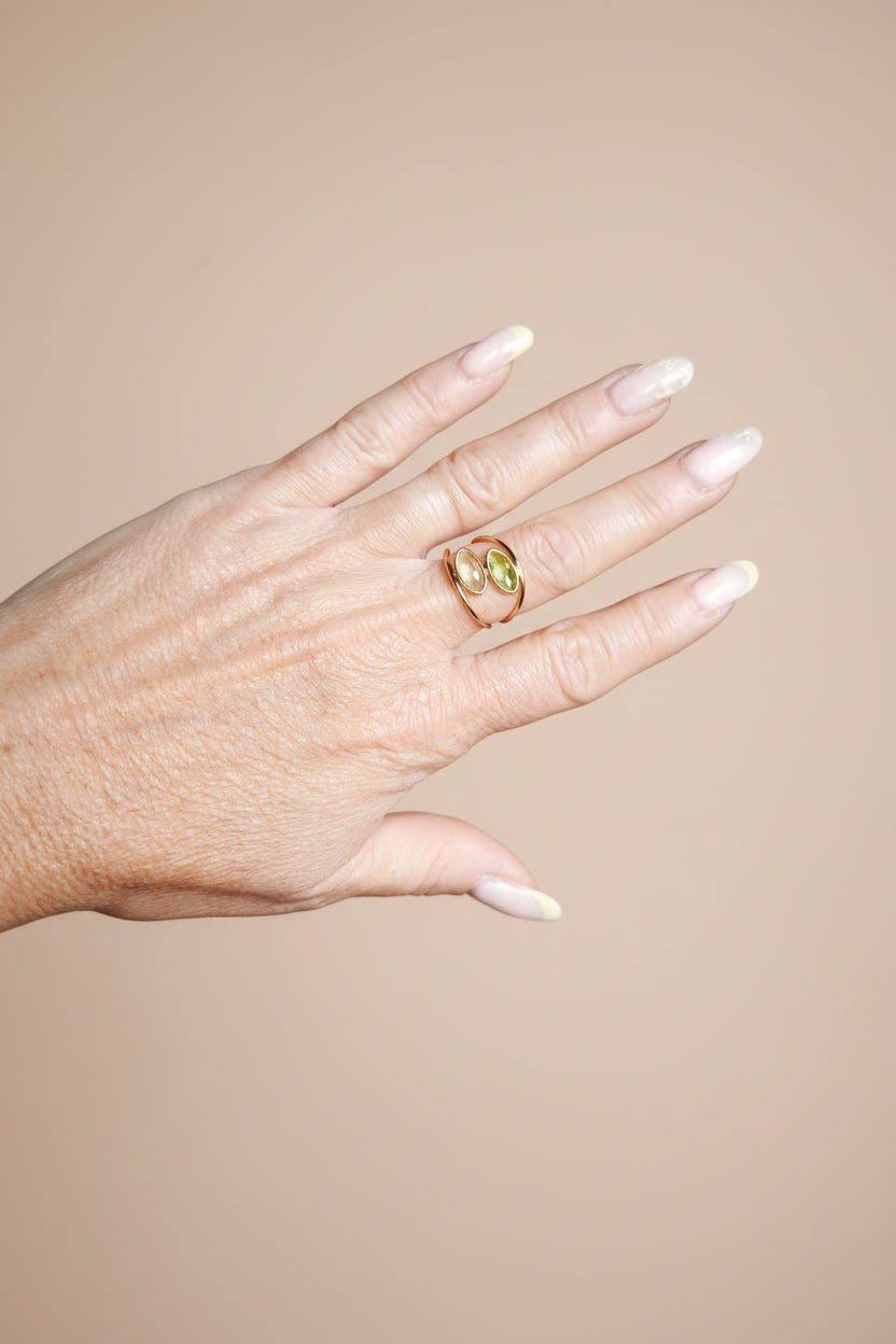 Bague Brume acier inoxydable doré cristal blanc & péridot vert – design spirale ajustable sans nickel Rêve de Rose