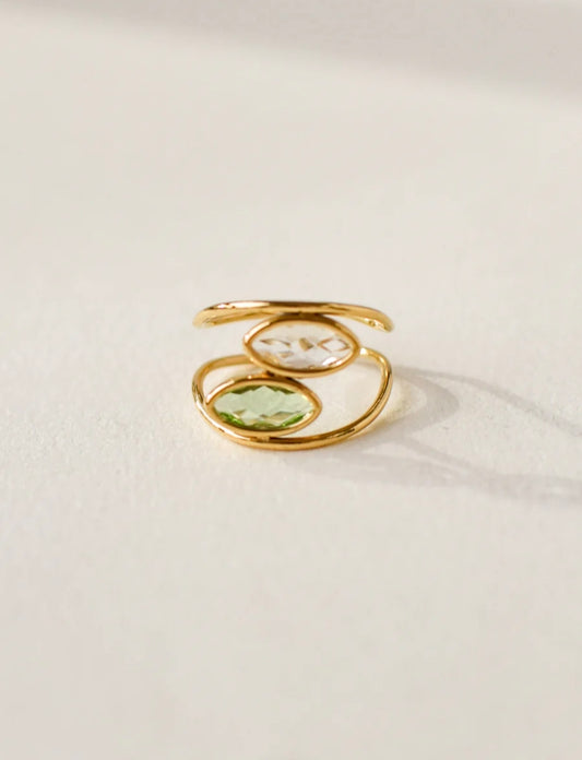 Bague Brume ajustable spirale double anneau doré avec cristal blanc translucide et pierre verte péridot – vue principale