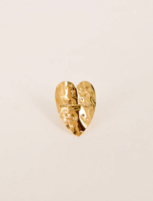 Bague Amour ajustable cœur martelé en acier inoxydable doré – vue principale fond clair