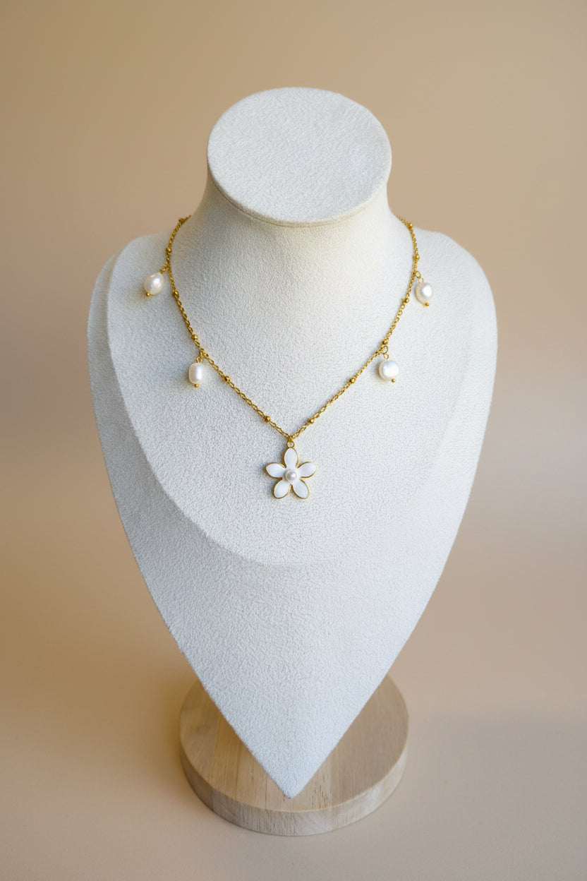 Collier Aloa - Fleur Blanche Perles & Acier Inoxydable Doré | Rêve de Rose