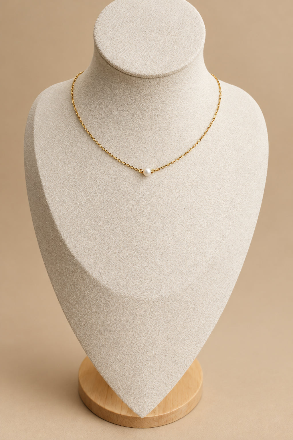 Collier avec petite pierre naturelle pierre de lune de 4 mm sur chaîne en acier inoxydable plaqué or 18 carats 