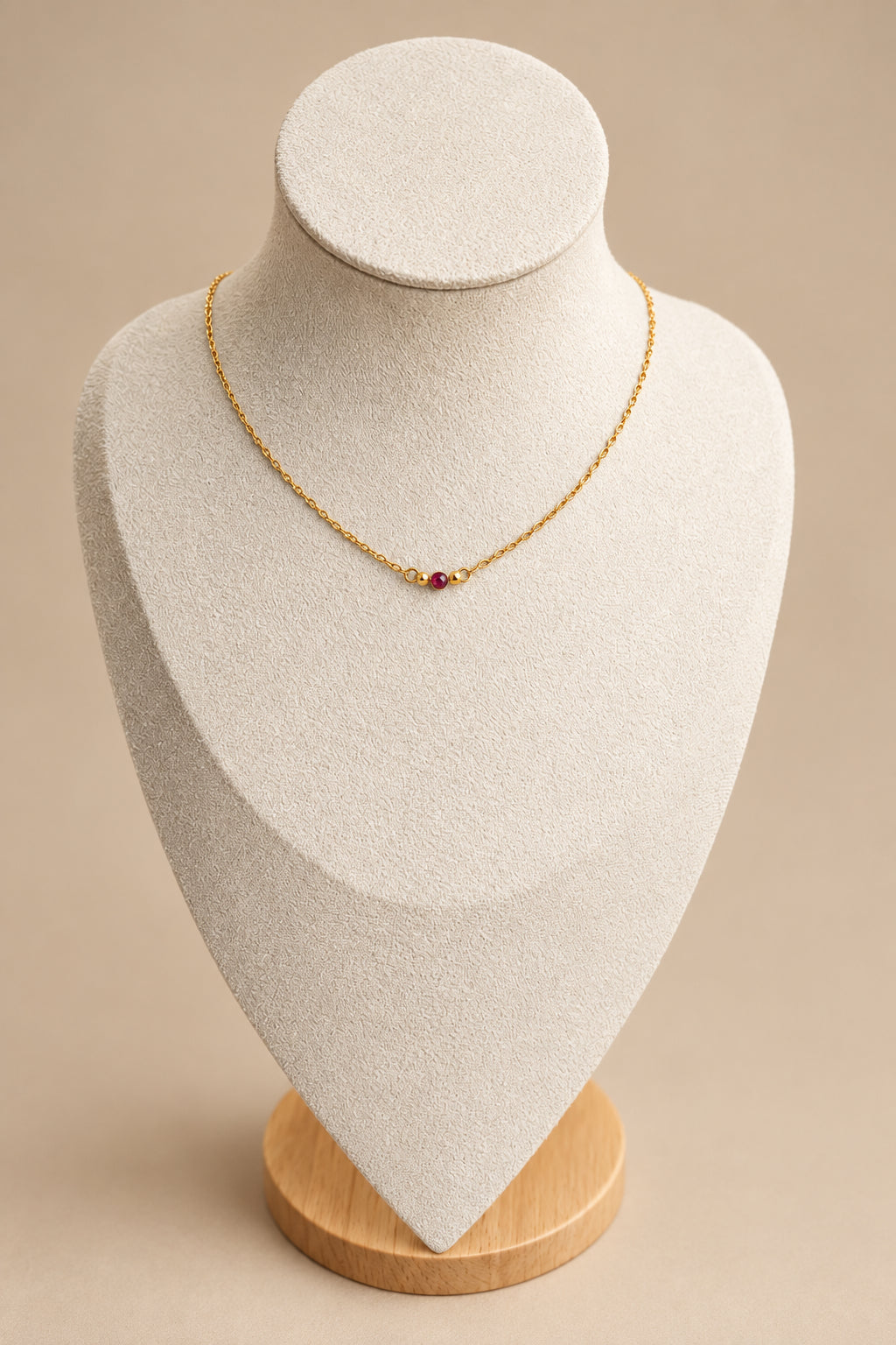 Collier avec petite pierre naturelle grenat de 4 mm sur chaîne en acier inoxydable plaqué or 18 carats 