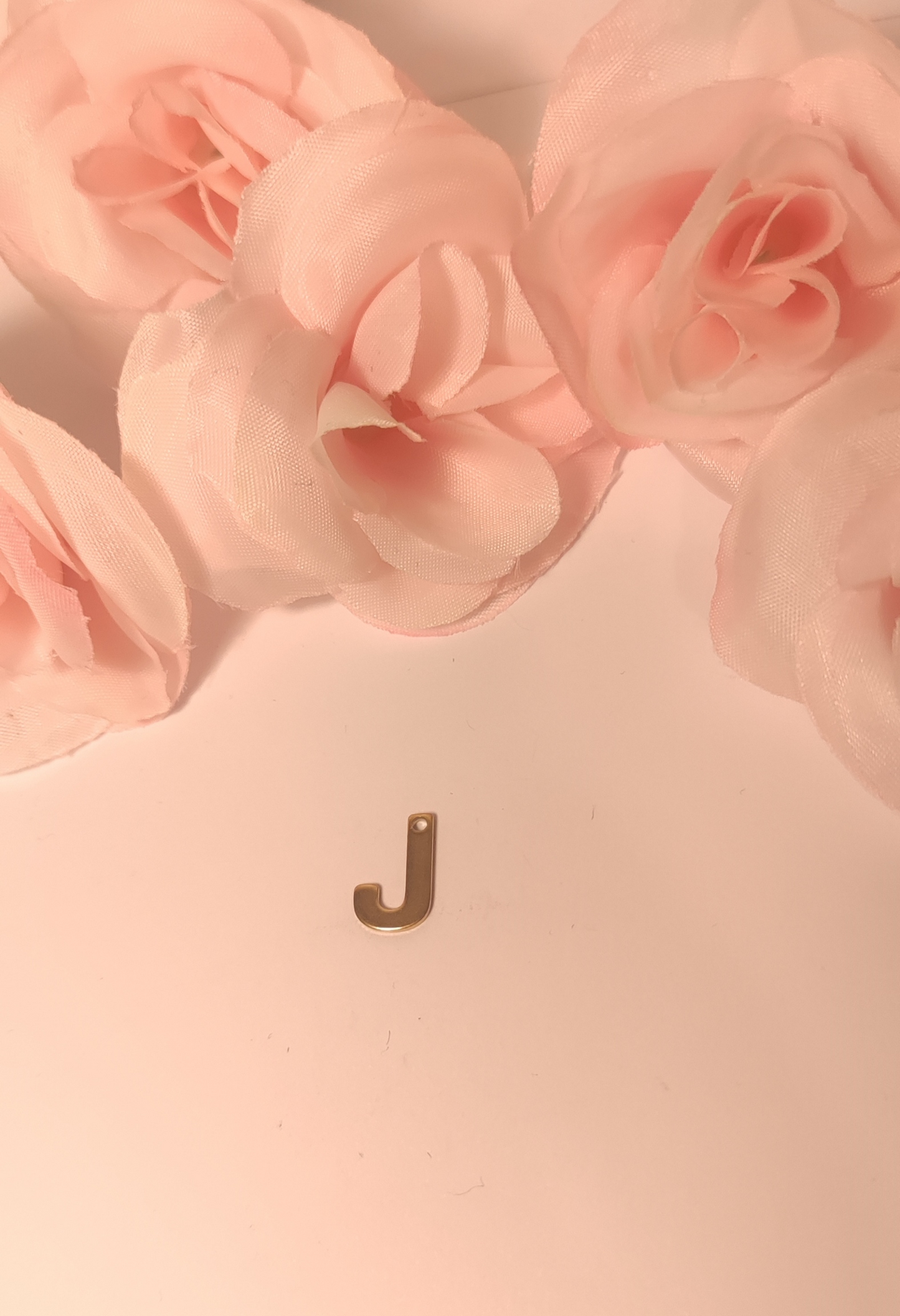 Charms lettre dorée J