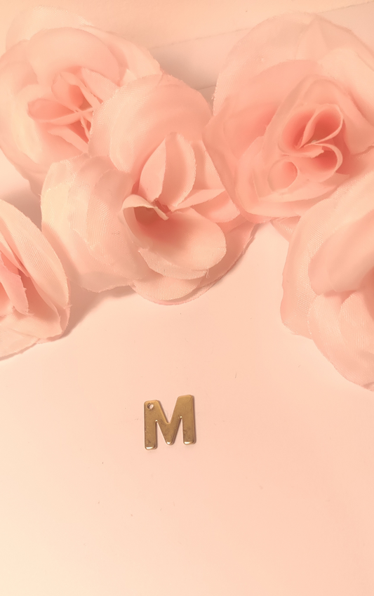 Charms lettre dorée M