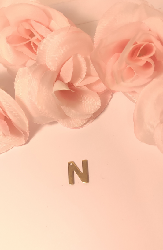 Charms lettre dorée N