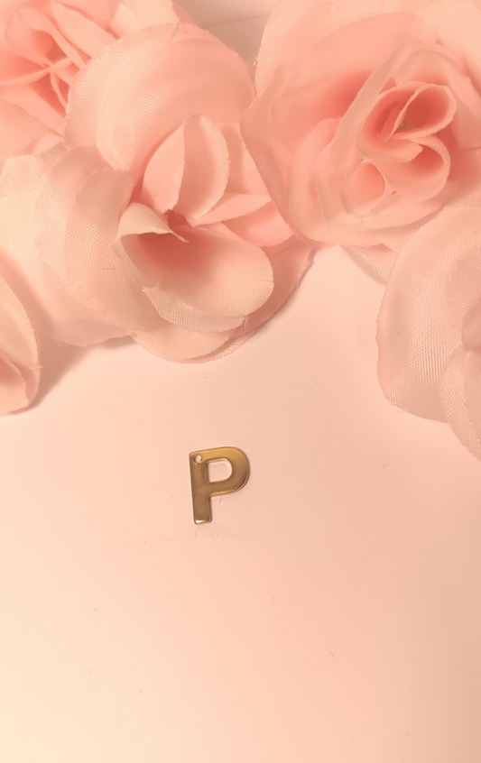 Charms lettre dorée P