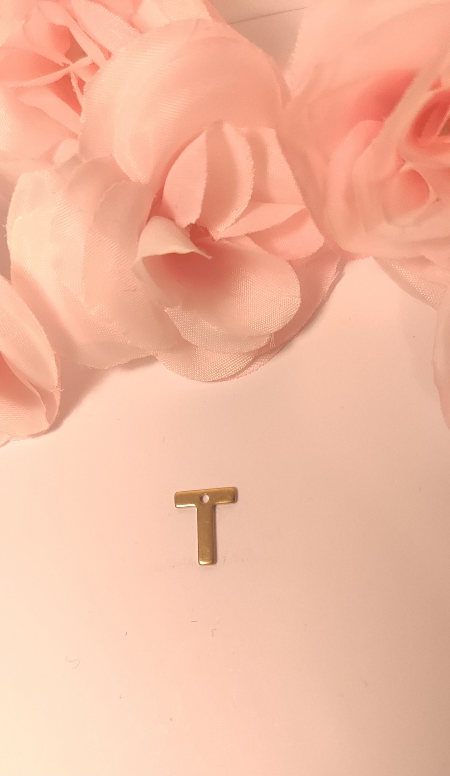 Charms lettre dorée T