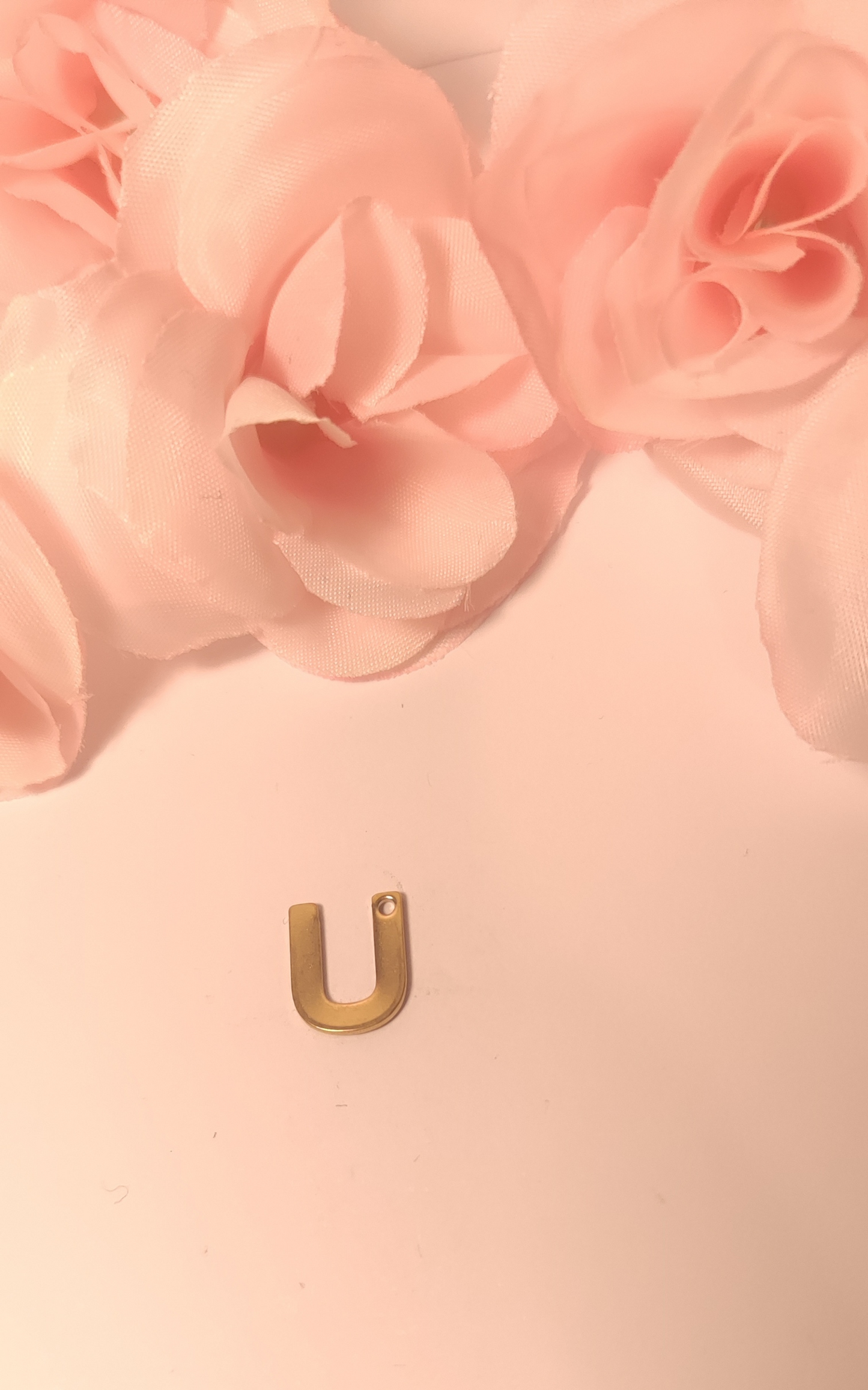 Charms lettre dorée U