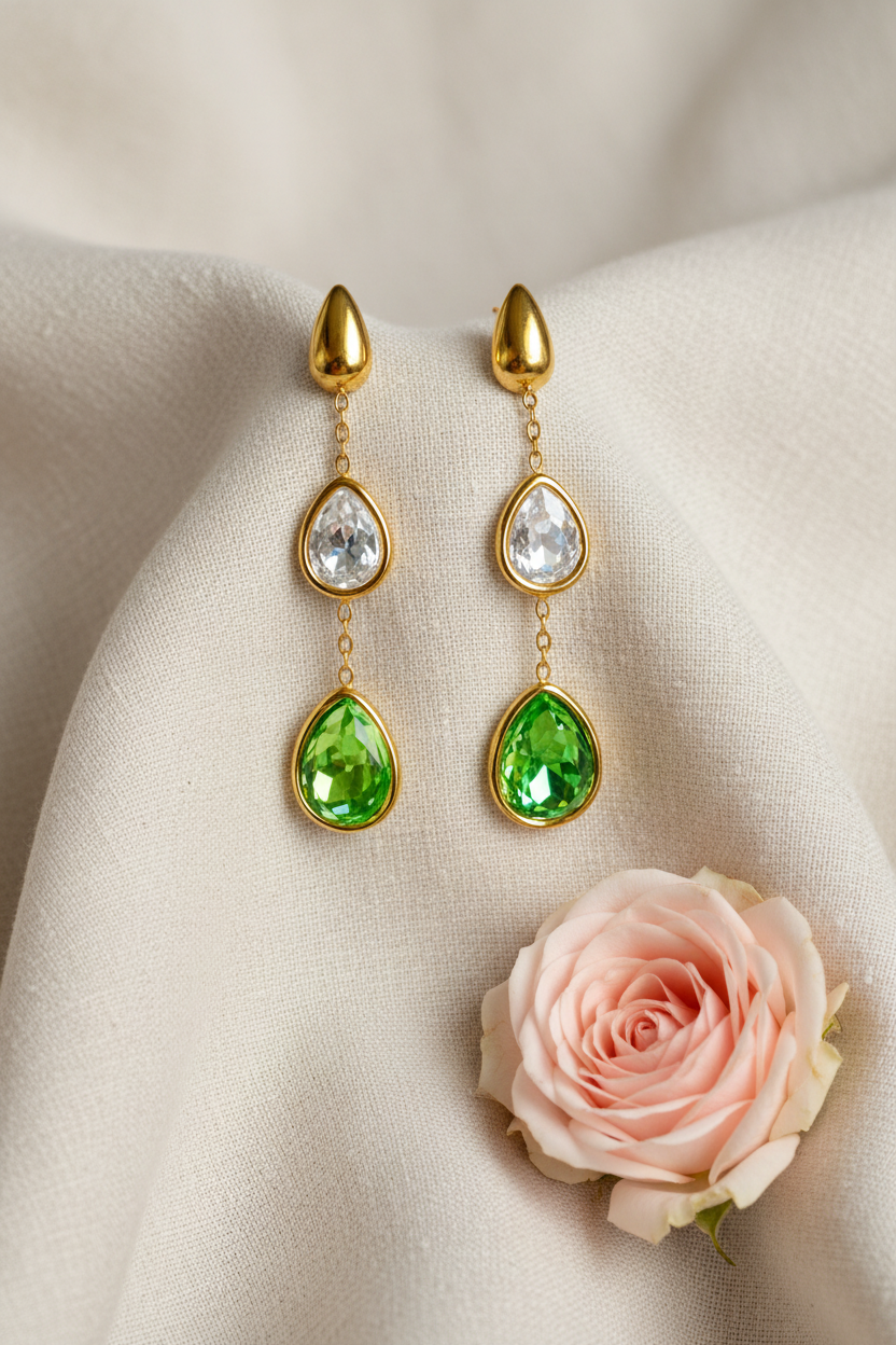Boucles d'oreilles dorées pendantes avec pierres facettées vertes et blanches - Rêve de Rose