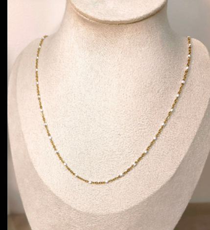 Collier Chaîne Fine Dorée Perles Blanches Personnalisable - Rêve de Rose